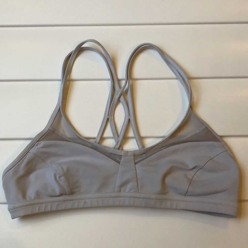 Lululemon white crisscross spaghetti strap sports bra - Picture 4 of 10
